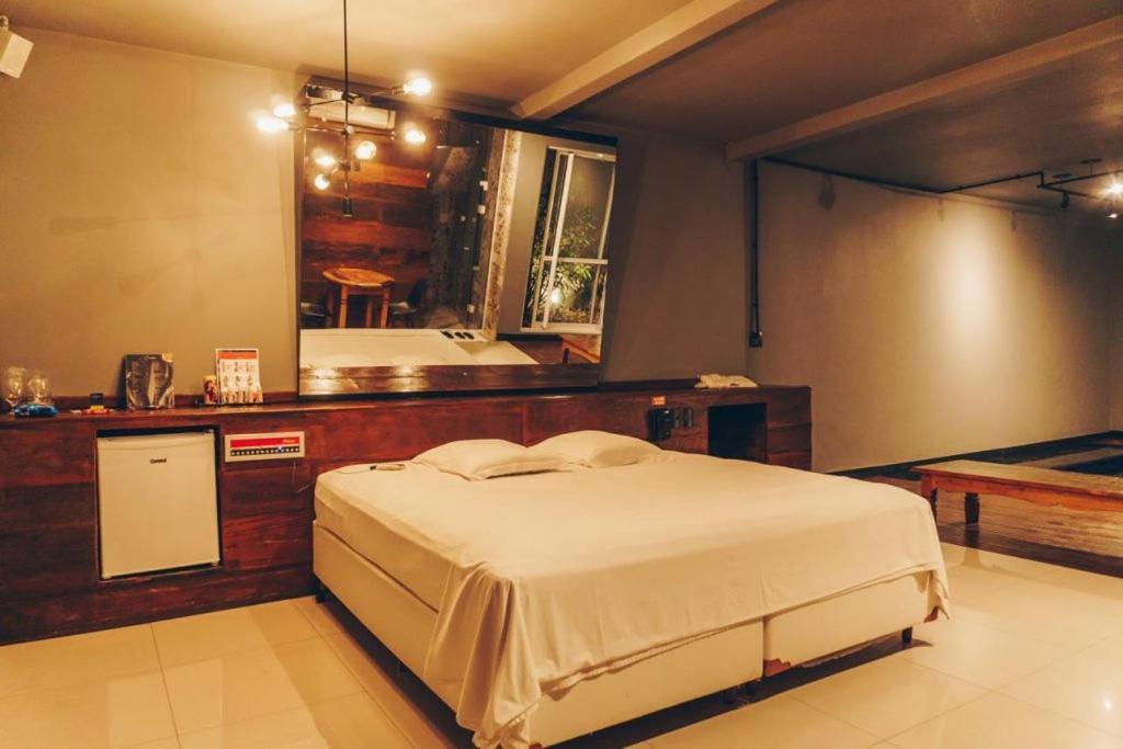 Love hotel Champagne By Drops Tubarao
