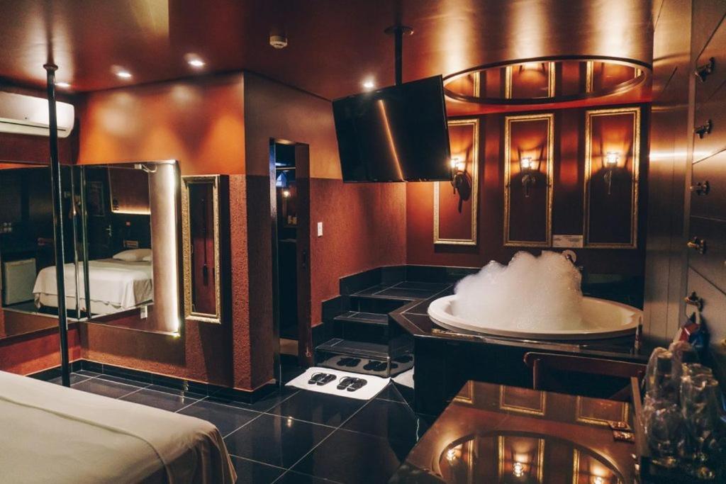 Champagne By Drops Love hotel Tubarao