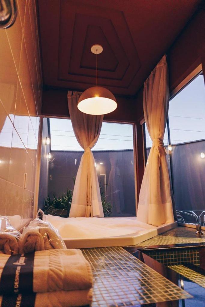 Love hotel Champagne By Drops