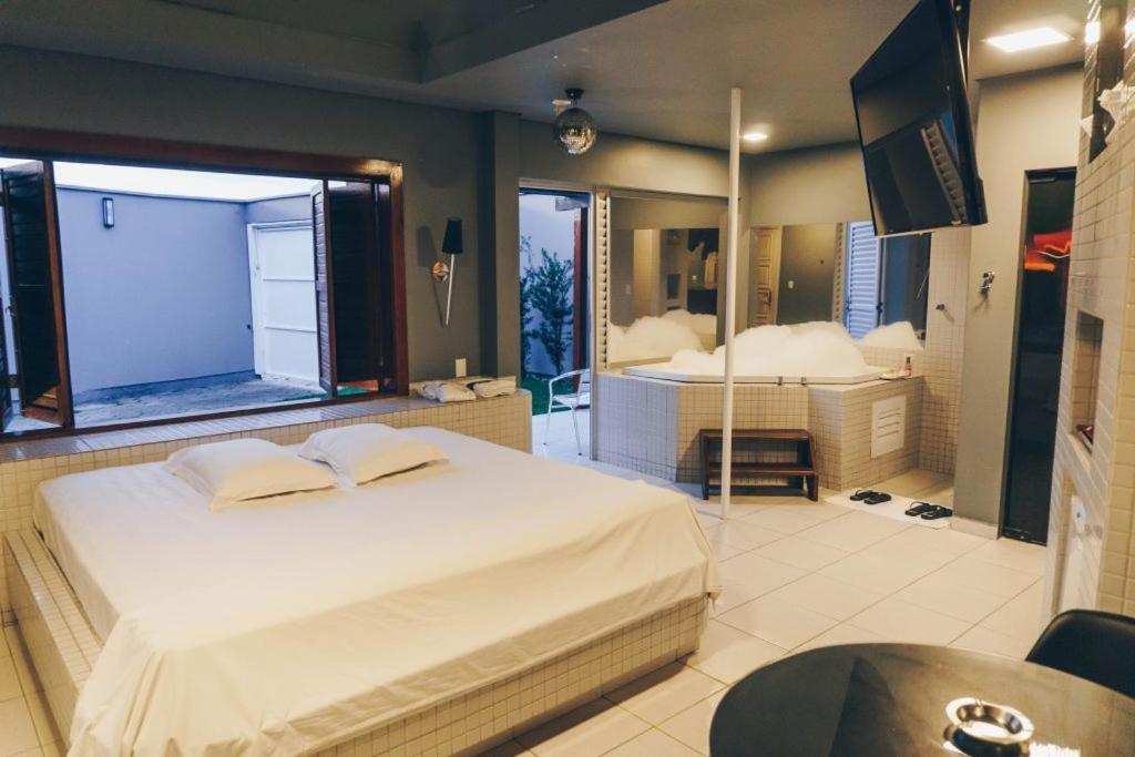 Champagne By Drops Love hotel