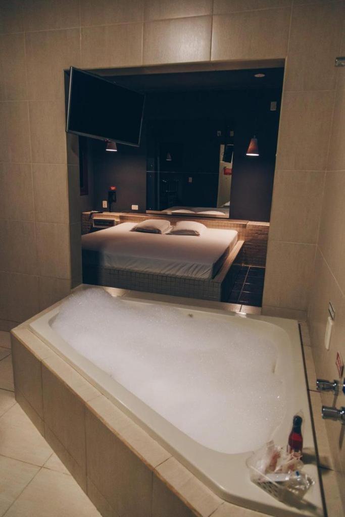 Champagne By Drops Love hotel